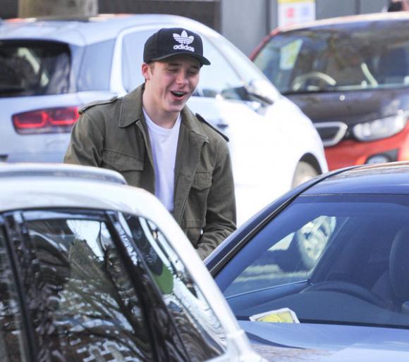 Cậu cả nhà Becks, Brooklyn Beckham, Brooklyn Beckham nhận vé phạt đỗ xe, Brooklyn Beckham đỗ xe sai nơi quy định