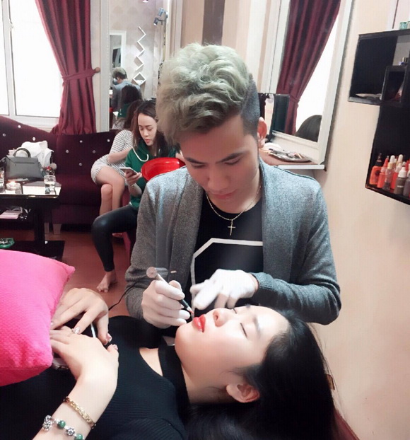 nam-model-1612-1-ngoisao.vn-w580-h622 2 phun xăm thẩm mỹ, Nam Model, Xăm lông mày