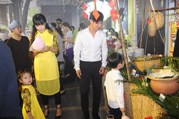 sao việt, lý hải, vợ chồng lý hải, lý hải minh hải, vợ chồng lý hải dạy con gói bánh 
