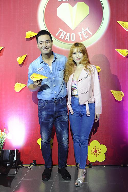 sao việt, lý hải, vợ chồng lý hải, lý hải minh hải, vợ chồng lý hải dạy con gói bánh 