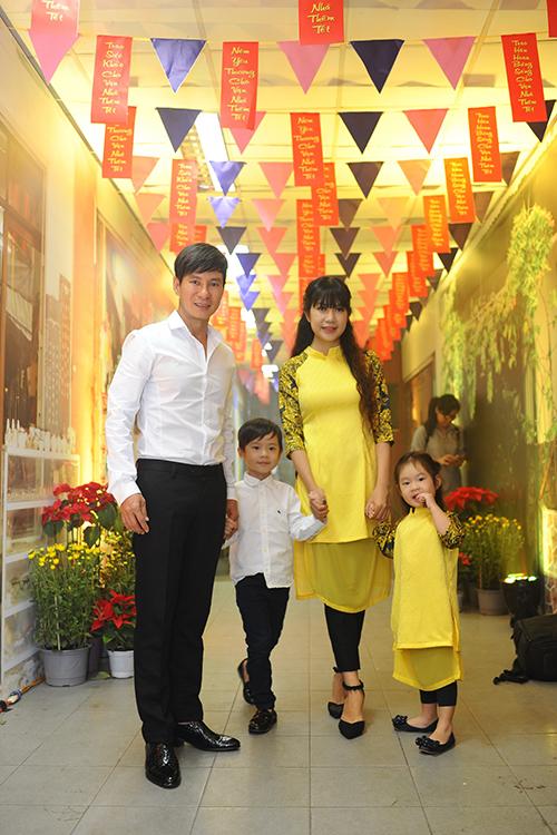 sao việt, lý hải, vợ chồng lý hải, lý hải minh hải, vợ chồng lý hải dạy con gói bánh 