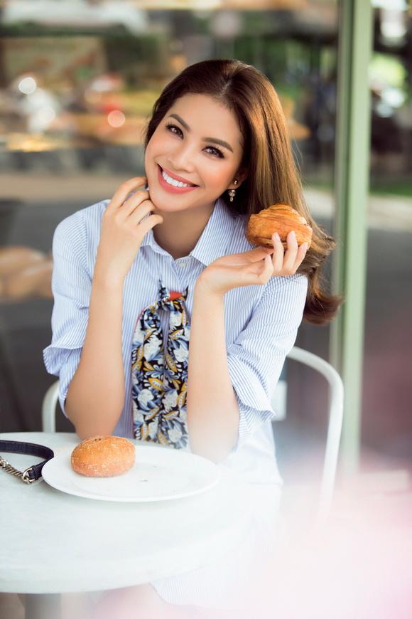 Hoa hậu phạm hương,hoa hậu hoàn vũ việt nam,phạm hương đạp xe dạo phố