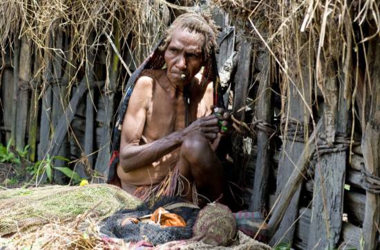 bộ tộc cụt tay,  Dani ở Indonesia, chuyện lạ