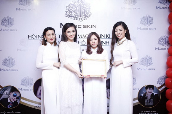 magic-skin-2212-11-ngoisao.vn-w580-h387 0 Magic Skin, Mỹ phẩm Magic Skin, Đào Minh Châu, Nguyễn Vi Anh
