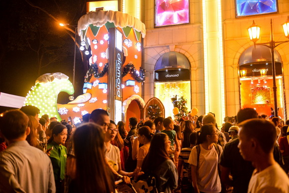 giang-sinh-cam-2512-1-ngoisao.vn-w580-h387 4 Giáng sinh cam, Đêm Giáng Sinh, Giày Noel khổng lồ