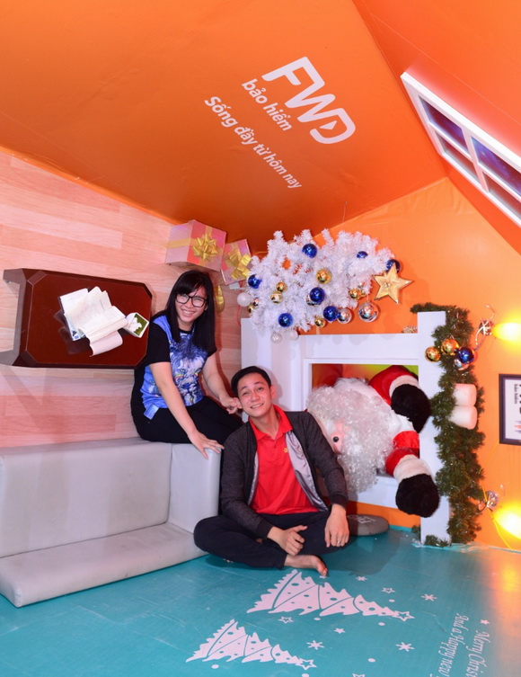 giang-sinh-cam-2512-2-ngoisao.vn-w580-h753 3 Giáng sinh cam, Đêm Giáng Sinh, Giày Noel khổng lồ