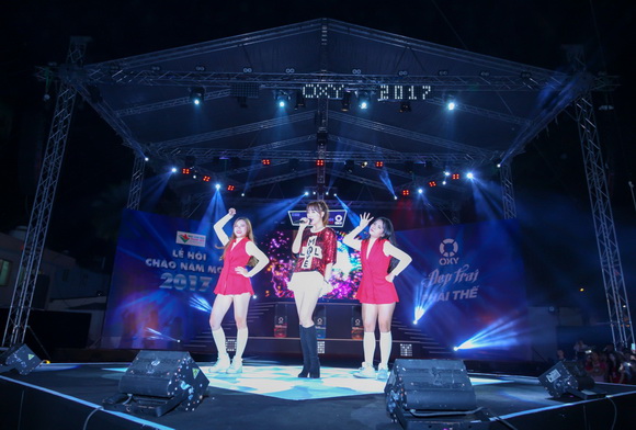 Unlimited X’mas, Sơn Tùng M-TP, Hari Won, Sao Việt