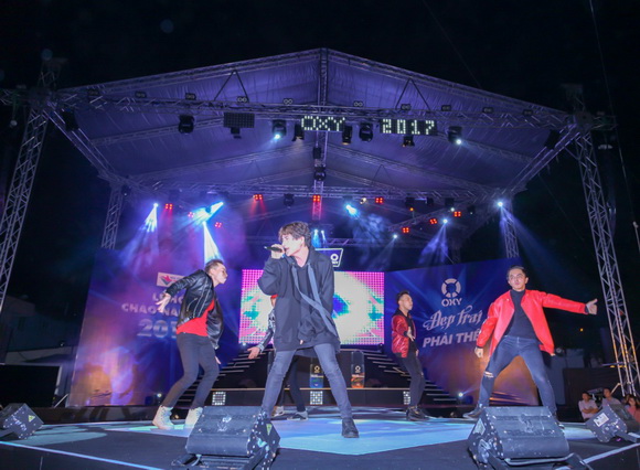 Unlimited X’mas, Sơn Tùng M-TP, Hari Won, Sao Việt