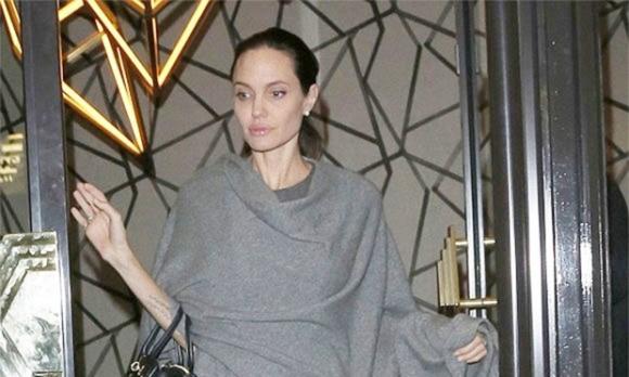 sao ngoại, Angelina Jolie, Angelina Jolie nhập viện, Angelina Jolie sắp chết 