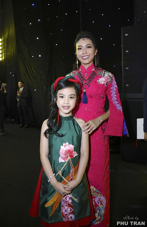 sieu-mau-nhi-ngoc-anh-2912-13-ngoisao.vn-w580-h895 0 Siêu mẫu nhí Ngọc Anh, Sao Việt, NTK Phương Nguyễn Silk