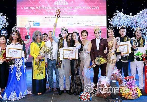 h-14-ngoisao.vn-w666-h463.jpg 0 Ngai vàng Điện ảnh 2015 Đoàn Việt Hùng, Ca sĩ Đoàn Việt Hùng, MC Đoàn Việt Hùng, Đoàn Việt Hùng..