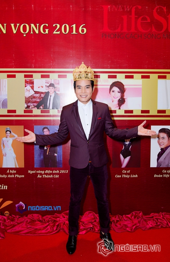 Ngai vàng Điện ảnh 2015 Đoàn Việt Hùng lịch lãm đến chúc mừng đàn em 0 Ngai vàng Điện ảnh 2015 Đoàn Việt Hùng, Ca sĩ Đoàn Việt Hùng, MC Đoàn Việt Hùng, Đoàn Việt Hùng..