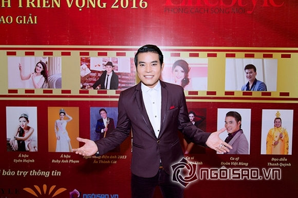 Ngai vàng Điện ảnh 2015 Đoàn Việt Hùng lịch lãm đến chúc mừng đàn em 0 Ngai vàng Điện ảnh 2015 Đoàn Việt Hùng, Ca sĩ Đoàn Việt Hùng, MC Đoàn Việt Hùng, Đoàn Việt Hùng..