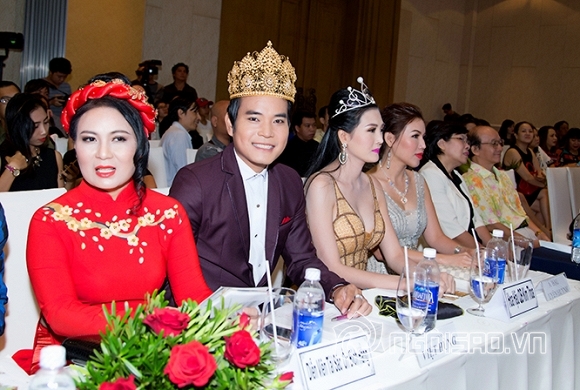 Ngai vàng Điện ảnh 2015 Đoàn Việt Hùng lịch lãm đến chúc mừng đàn em 1 Ngai vàng Điện ảnh 2015 Đoàn Việt Hùng, Ca sĩ Đoàn Việt Hùng, MC Đoàn Việt Hùng, Đoàn Việt Hùng..