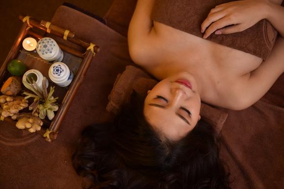 Làm đẹp sau sinh, Viet-care, massage bầu tại Vietcare
