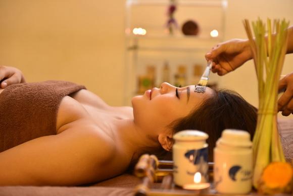 Làm đẹp sau sinh, Viet-care, massage bầu tại Vietcare