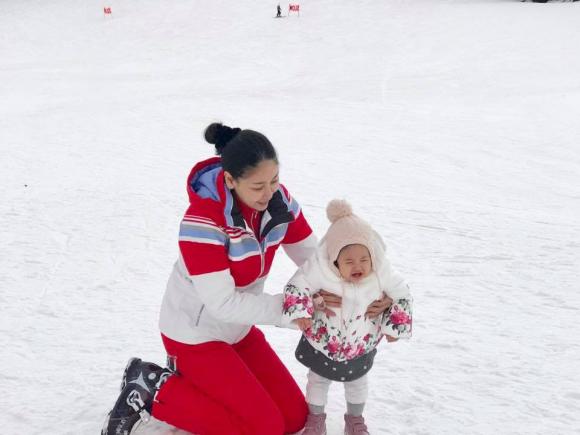 Hoa hậu Hà Kiều Anh, ảnh đẹp Hoa hậu Hà Kiều Anh, Hoa hậu Hà Kiều Anh đi trượt tuyết