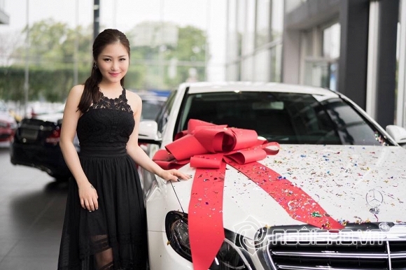 Hương Tràm, ca sĩ Hương Tràm, Hương Tràm tậu xế hộp