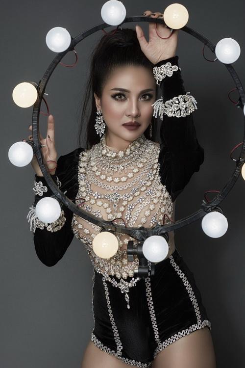 quynh-nhu-61-1-ngoisao.vn-w500-h750 11 Quỳnh Như, Ca sĩ Quỳnh Như, Nữ hoàng nhạc Remix Quỳnh Như, Sao Việt