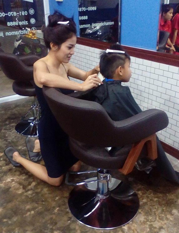  Nitchamon Jirapatchanon, thợ cắt tóc nữ trẻ đẹp, thợ cắt tóc gợi cảm, Thợ cắt tóc trẻ đẹp gợi cảm nhất Thái Lan