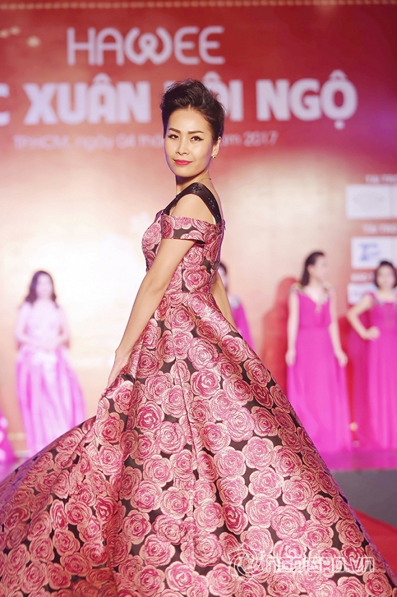 sx-1-ngoisao.vn-w666-h999.jpg 0 Thời trang Sensorial, thương hiệu Sensorial, Sắc Xuân Sensorial, Thời trang Nữ Doanh nhân Sensorial