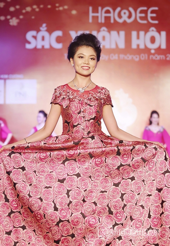 sx-1-ngoisao.vn-w666-h999.jpg 3 Thời trang Sensorial, thương hiệu Sensorial, Sắc Xuân Sensorial, Thời trang Nữ Doanh nhân Sensorial