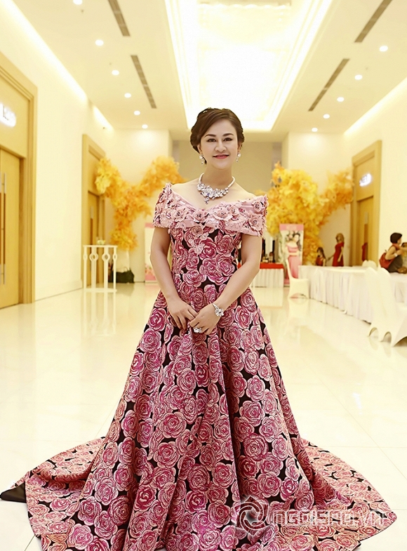 sx-19-sua-ngoisao.vn-w666-h902.jpg 0 Thời trang Sensorial, thương hiệu Sensorial, Sắc Xuân Sensorial, Thời trang Nữ Doanh nhân Sensorial