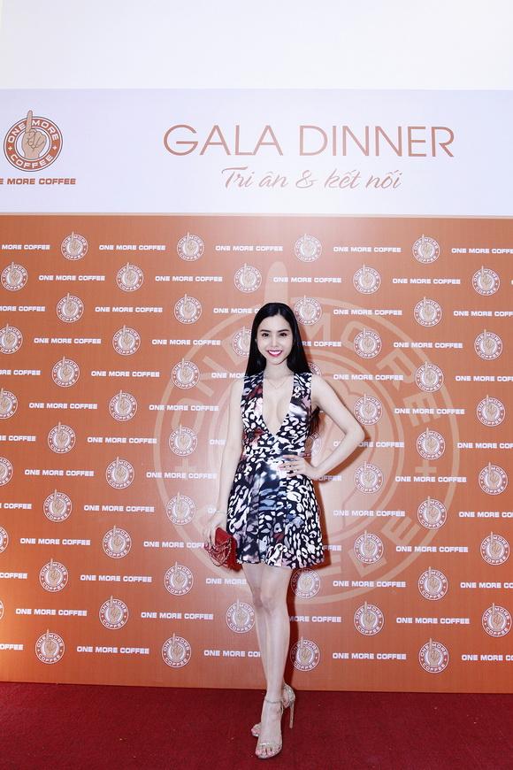 Á khôi Huỳnh Vy, Á khôi Người đẹp tỏa sáng, á hậu Kim Nguyên, Sao Việt