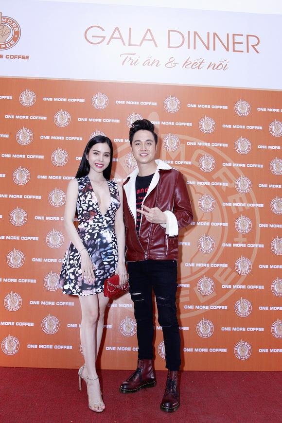 Á khôi Huỳnh Vy, Á khôi Người đẹp tỏa sáng, á hậu Kim Nguyên, Sao Việt