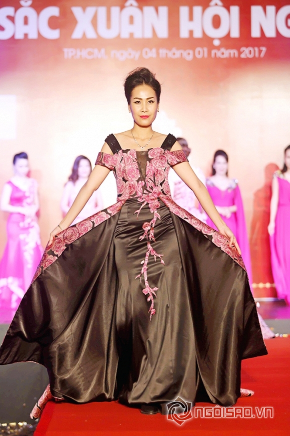 sen-1-sua-ngoisao.vn-w666-h999.jpg 0 Thời trang Sensorial, thương hiệu Sensorial, Sắc Xuân Sensorial, Thời trang Nữ Doanh nhân Sensorial