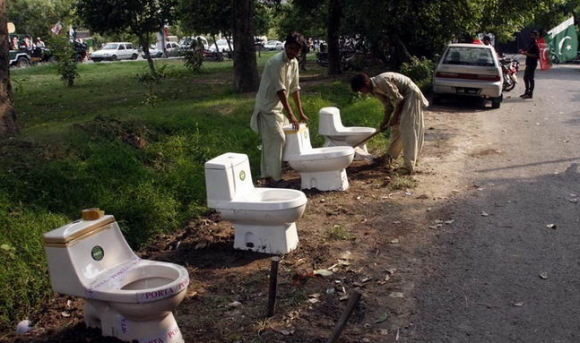 10 quốc gia có toilet công cộng bẩn nhất thế giới, toilet bẩn nhất thế giới, nhà vệ sinh bẩn nhất