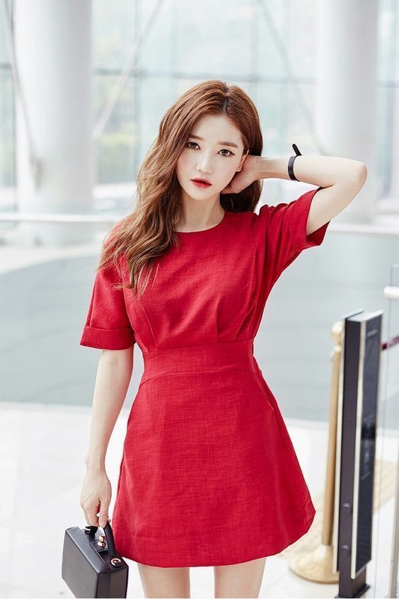 Cách chọn trang phục với gam màu đỏ may mắn cho ngày đầu năm, cách chọn trang phục, trang phục màu đỏ may mắn