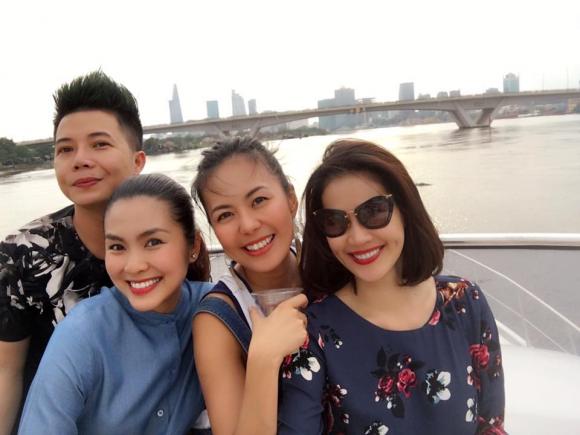 Hà Tăng, Hà Tăng chuẩn bị sinh con thứ 2, Hà Tăng tụ tập bạn bè đầu năm, Hà Tăng và Thân Thúy Hà