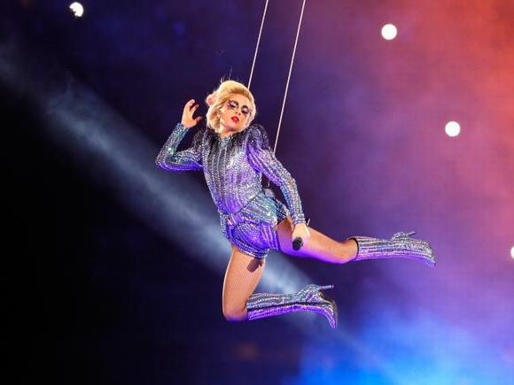 Lady Gaga, Lady Gaga biểu diễn tại Mỹ, Lady Gaga biểu diễn tại Super Bowl