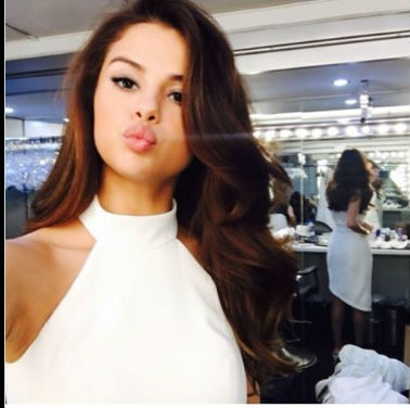 ,nữ ca sĩ selena gomez, Selena vòng một to bất ngờ,streetstyle của Selena, sao Hollywood