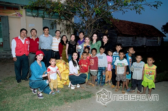Đoàn từ thiện của các Doanh nhân - Hoa hậu tặng quà cho đồng bào nghèo ở Gia Lai và Kon Tum 1 bác sĩ Xuân Trường, thẩm mỹ Xuân Trường, đoàn từ thiện, Hoa hậu Mỹ Vân, Doanh nhân Thân thiện Thu Thủy