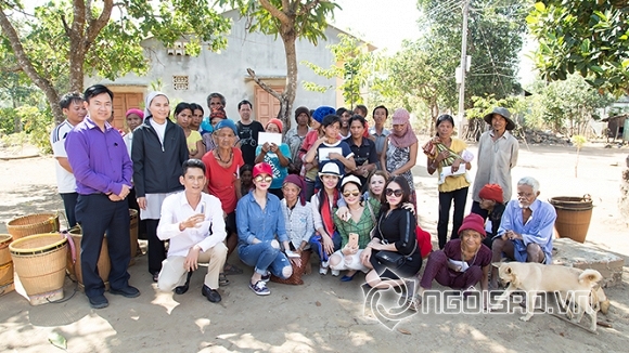 Đoàn từ thiện của các Doanh nhân - Hoa hậu tặng quà cho đồng bào nghèo ở Gia Lai và Kon Tum 0 bác sĩ Xuân Trường, thẩm mỹ Xuân Trường, đoàn từ thiện, Hoa hậu Mỹ Vân, Doanh nhân Thân thiện Thu Thủy