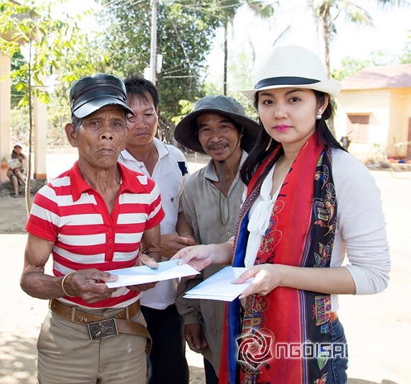 Đoàn từ thiện của các Doanh nhân - Hoa hậu tặng quà cho đồng bào nghèo ở Gia Lai và Kon Tum 0 bác sĩ Xuân Trường, thẩm mỹ Xuân Trường, đoàn từ thiện, Hoa hậu Mỹ Vân, Doanh nhân Thân thiện Thu Thủy