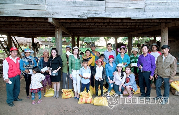 tu-thien-31-ngoisao.vn-w666-h429.jpg 0 bác sĩ Xuân Trường, thẩm mỹ Xuân Trường, đoàn từ thiện, Hoa hậu Mỹ Vân, Doanh nhân Thân thiện Thu Thủy