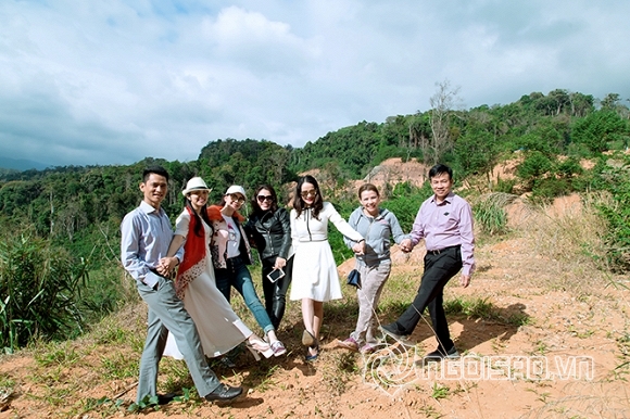 tu-thien-34-ngoisao.vn-w666-h464.jpg 0 bác sĩ Xuân Trường, thẩm mỹ Xuân Trường, đoàn từ thiện, Hoa hậu Mỹ Vân, Doanh nhân Thân thiện Thu Thủy