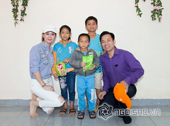 tu-thien-39-ngoisao.vn-w666-h497.jpg 0 bác sĩ Xuân Trường, thẩm mỹ Xuân Trường, đoàn từ thiện, Hoa hậu Mỹ Vân, Doanh nhân Thân thiện Thu Thủy