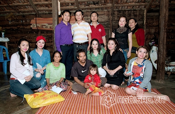 Đoàn từ thiện của các Doanh nhân - Hoa hậu tặng quà cho đồng bào nghèo ở Gia Lai và Kon Tum 0 bác sĩ Xuân Trường, thẩm mỹ Xuân Trường, đoàn từ thiện, Hoa hậu Mỹ Vân, Doanh nhân Thân thiện Thu Thủy