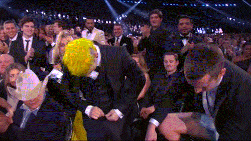 Nhìn lại những 0 Grammy 2017, James Corden bị ngã, Twenty One Pilots, Adele , Twenty One Pilots, Beyonce