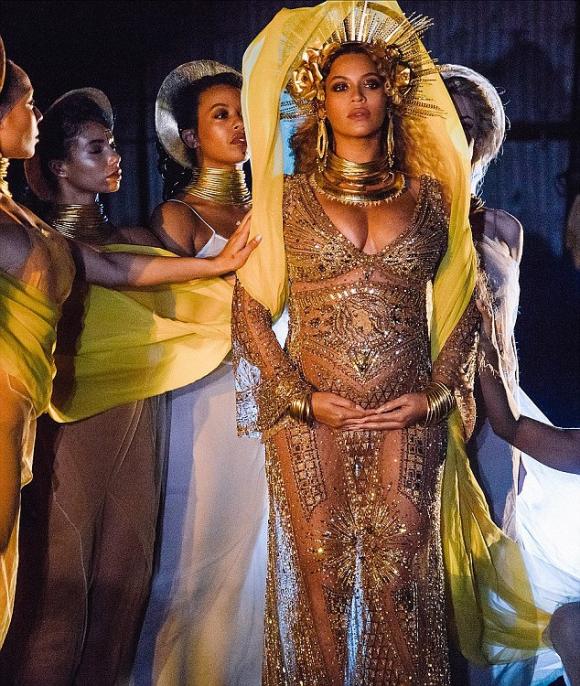 Beyonce Knowles, Beyonce và thời trang khoe ngực, Beyonce bụng bầu to vẫn mải khoe ngực, thời trang sexy của Beyonce