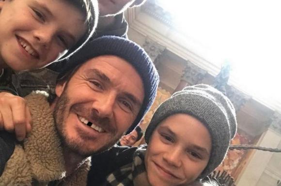 David Beckham, gia đình David Beckham, David Beckham bị tố làm từ thiện giả, Brooklyn Beckham, Victoria Beckham,sao Hollywood