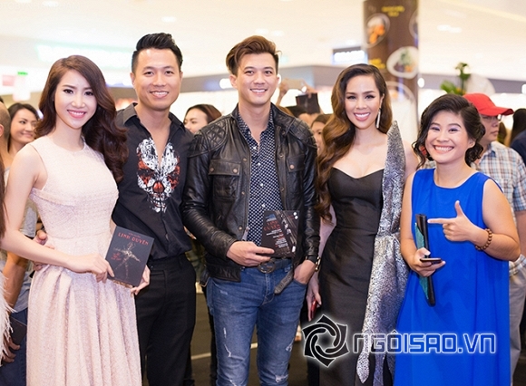 Á hậu Tố Uyên, Tố Uyên diện đầm đen sang trọng, Tố Uyên hội ngộ cùng sao Việt
