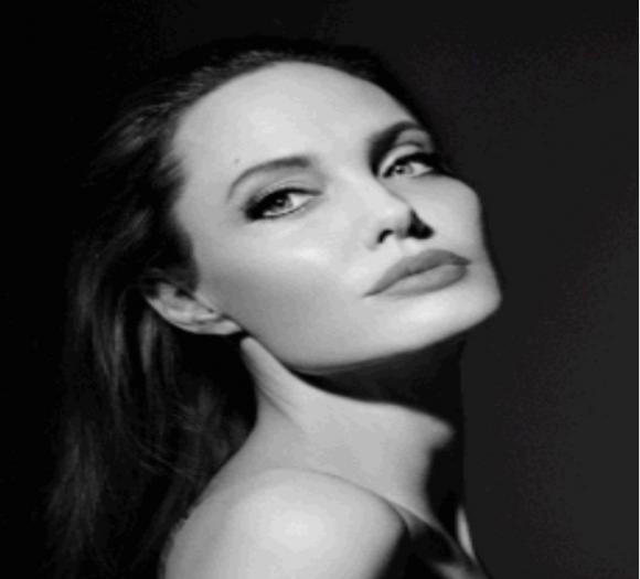 Angelina Jolie , Angelina Jolie làm đại diện hãng nước hoa, thương hiệu mỹ phẩm Guerlain, nước hoa Mon Guerlain,sao Hollywood