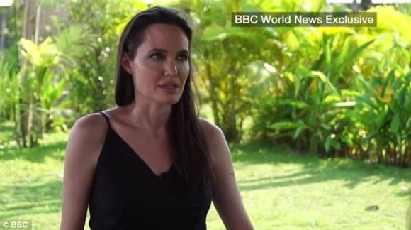 Angelina Jolie , Angelina Jolie làm đại diện hãng nước hoa, thương hiệu mỹ phẩm Guerlain, nước hoa Mon Guerlain,sao Hollywood
