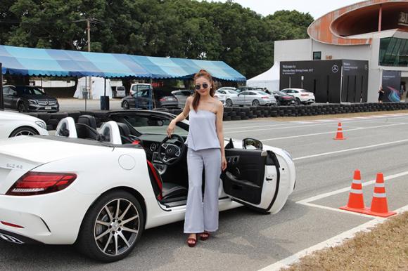 “Nàng Cám” Ninh Dương Lan Ngọc trổ tài cầm lái xế sang trên đất Thái 1 Ninh Dương Lan Ngọc,  Mercedes-Benz, MBDE 2017 tại Thái Lan, Mercedes-Benz C 300 AMG