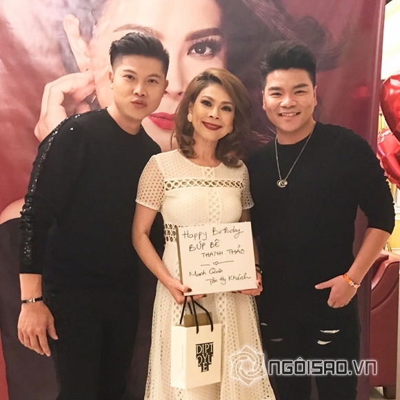 tang-qua-ca-si-thanh-thao-113-ngoisao.vn-w580-h580 0 Tân Hy Khánh, Mạnh Quân, Thanh Thảo, Sao Việt